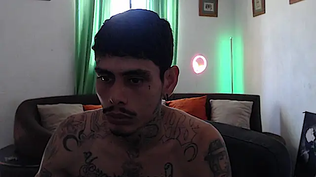 alpha_zom Webcam Show