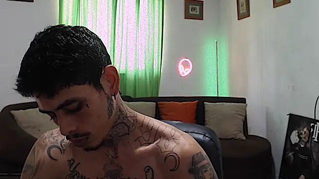 alpha_zom's Webcam Show