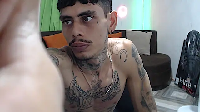 alpha_zom's Webcam Show