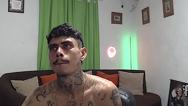 alpha_zom Webcam Show