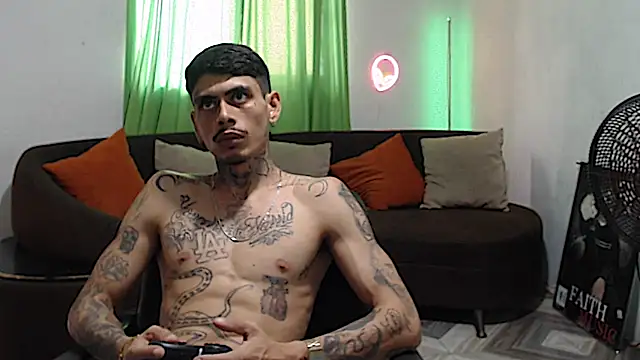alpha_zom's Webcam Show