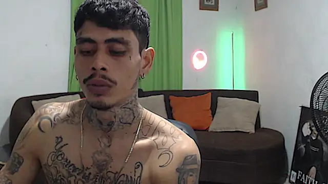 alpha_zom's Webcam Show