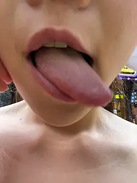 xiaochengzi505 在線直播表演