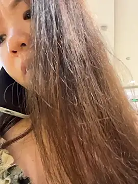 xiaochengzi505 现场性爱视讯表演