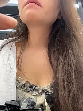 xiaochengzi505 现场性爱视讯表演