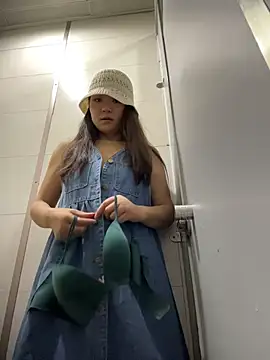 xiaoxiaocheng678 Show in webcam