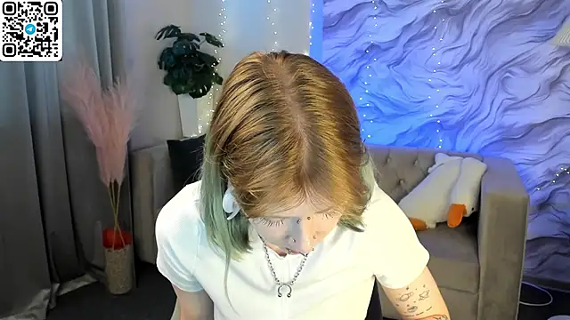 Chat +18 de Elira_Vane ao vivo