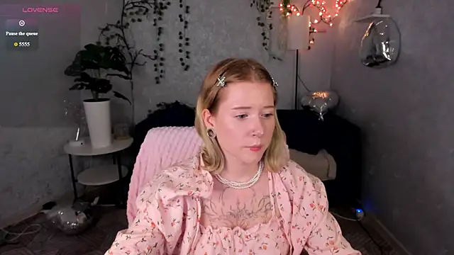 Chat +18 de Elira_Vane ao vivo