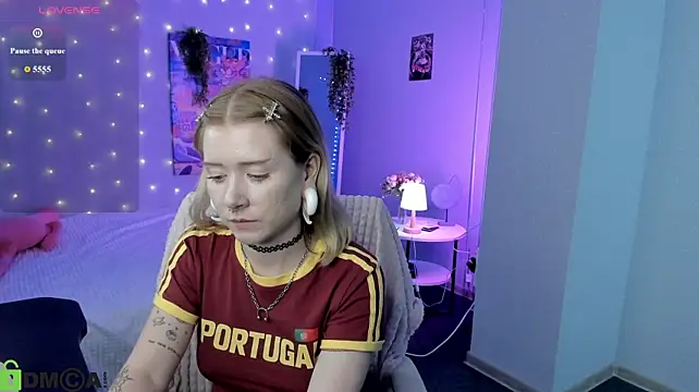 XXX chat uživo modela Elira_Vane