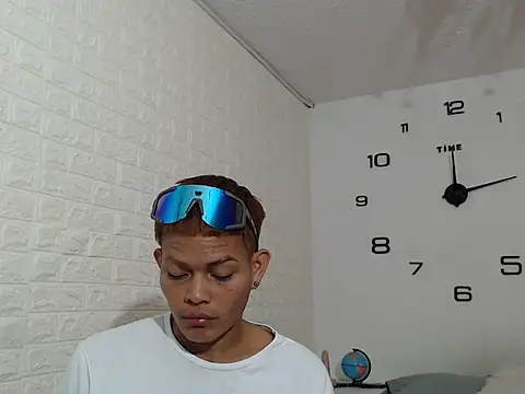 bros2026's Webcam Show