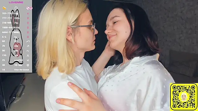 KarinStfleur Show in webcam