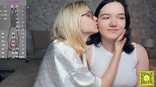 KarinStfleur Pertunjukan Webcam
