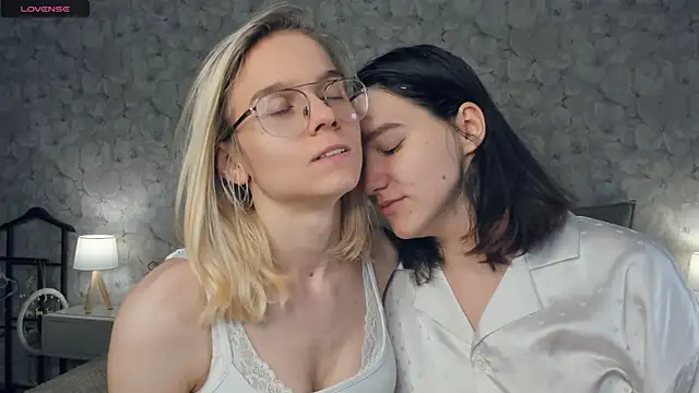 KarinStfleur Show in webcam