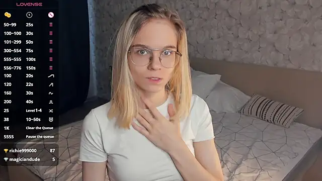 KarinStfleur live XXX chat