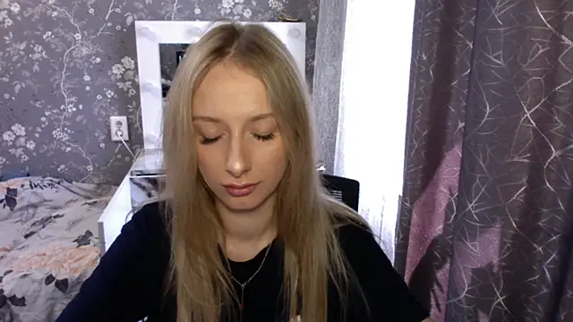 AliceTwinkle's Webcam Show