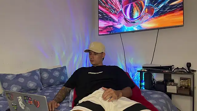 SexxxySquirterStev777 Show in webcam
