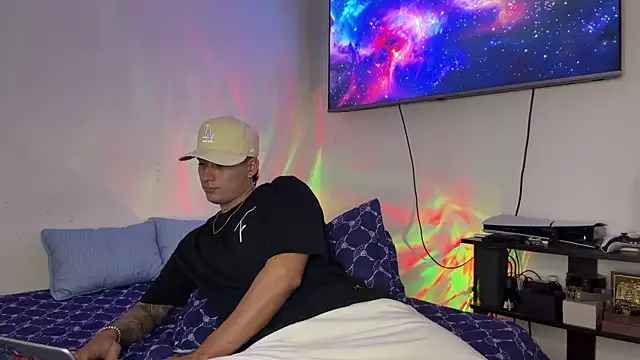 SexxxySquirterStev777 网络视讯表演