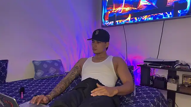 SexxxySquirterStev777のウェブカメラショー