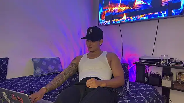 SexxxySquirterStev777 웹캠 쇼