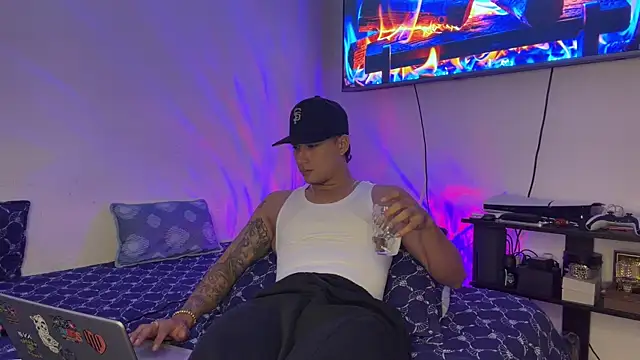 SexxxySquirterStev777 Webcam show