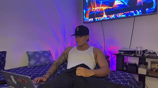 SexxxySquirterStev777 Show in webcam