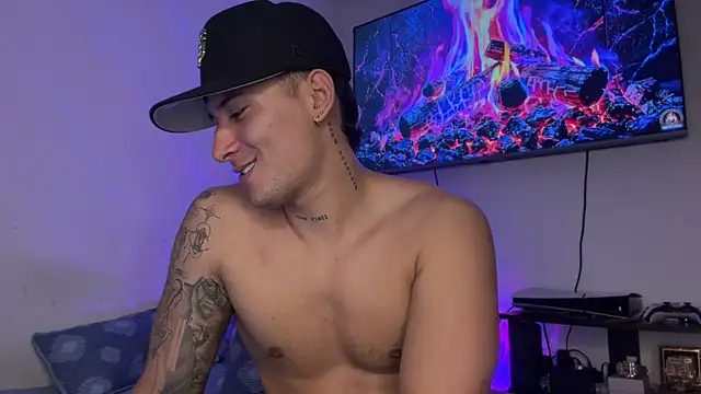 SexxxySquirterStev777 Show in webcam