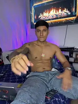 SexxxySquirterStev777's Webcam Show