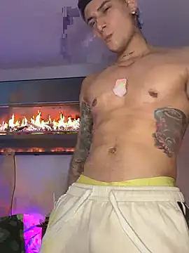 SexxxySquirterStev777 网络视讯表演