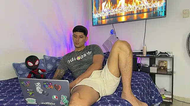 SexxxySquirterStev777 Webcamshow