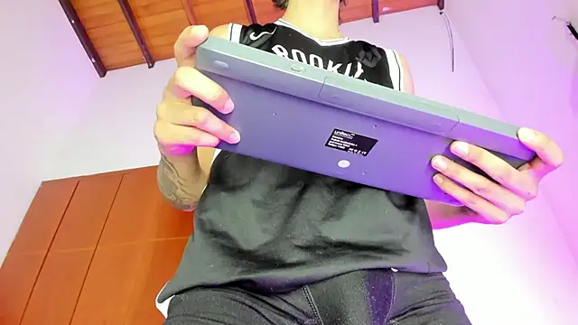 suguru_getton Webbikameraesitys