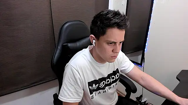KendricTorres Show in webcam