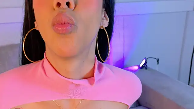 Show modela ZoeyPetit na web-kameri