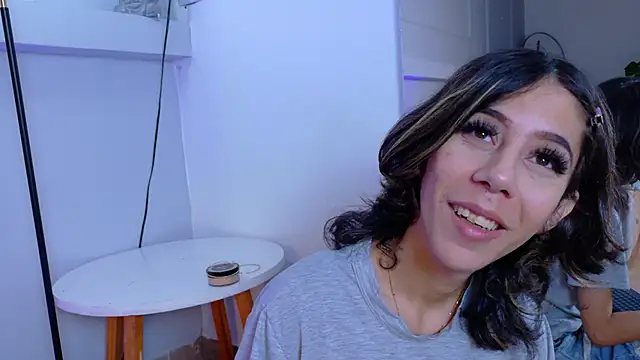 ZoeyPetit: διαδικτυακό σόου στην κάμερα