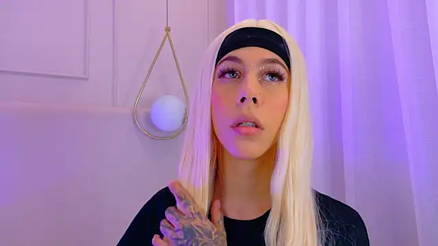 ZoeyPetit 在線直播表演