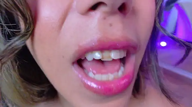 ZoeyPetit 网络视讯表演