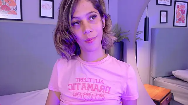 ZoeyPetit Шоу с уебкамера