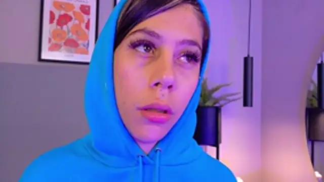 Show modela ZoeyPetit na web-kameri