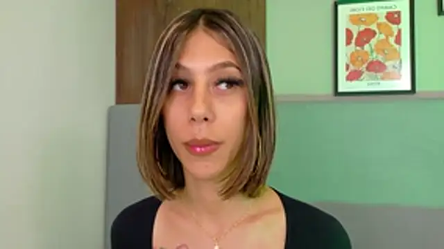 ZoeyPetit: διαδικτυακό σόου στην κάμερα