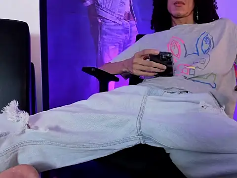 anddy_hugecock 网络视讯表演