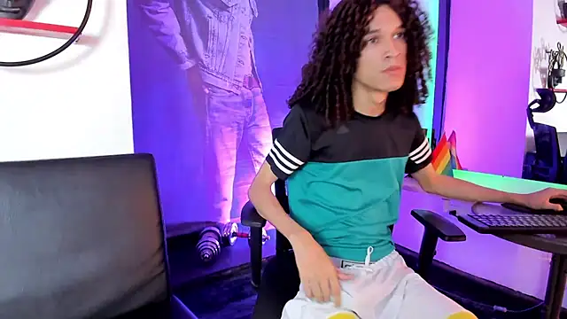 הופעת וובקאם של anddy_hugecock