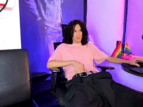 anddy_hugecock Show in webcam