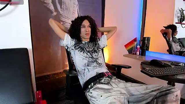 הופעת וובקאם של anddy_hugecock
