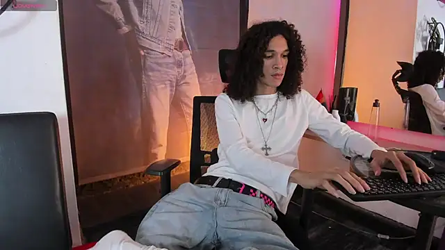 Вебкам-шоу anddy_hugecock