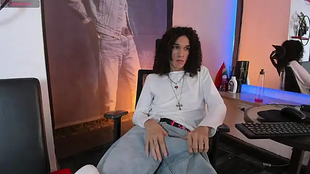 anddy_hugecock 网络视讯表演