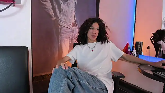 anddy_hugecock webkamerás műsora