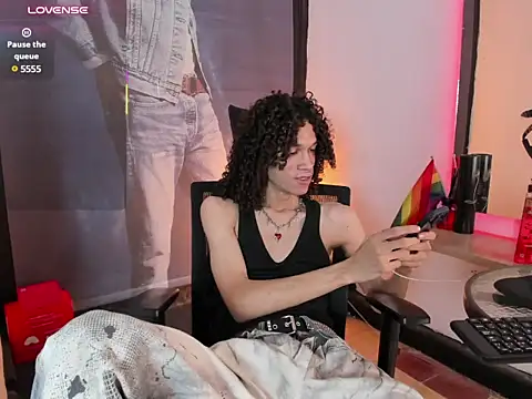 anddy_hugecock Webcam Show