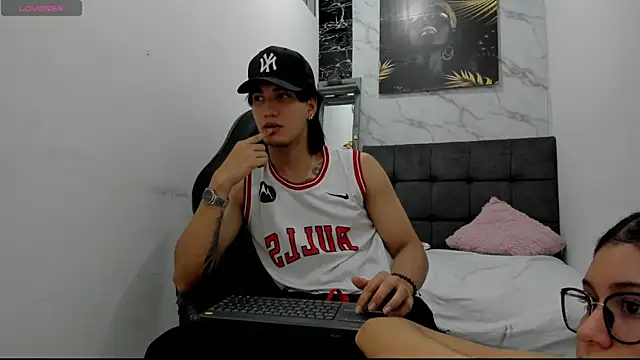 sweetauracouple's Live XXX Chat