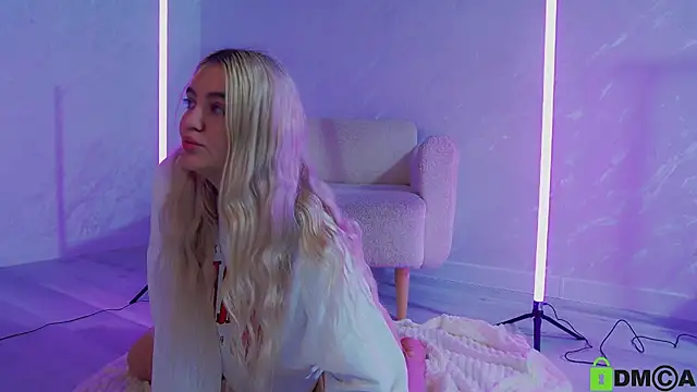 Kisadeluna's Live Sex Cam Show