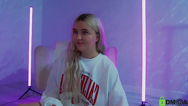 Kisadeluna's Live Sex Cam Show