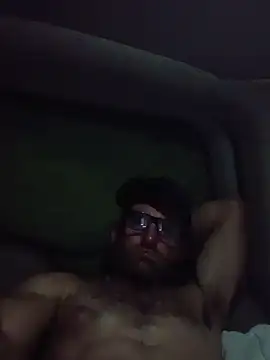 הופעת וובקאם של yourpersonalpeer1